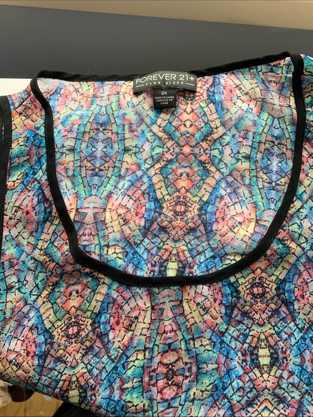 ✨4 for $20✨ 
Forever 21+ Black-Trim Multicolor Abstract Print Top